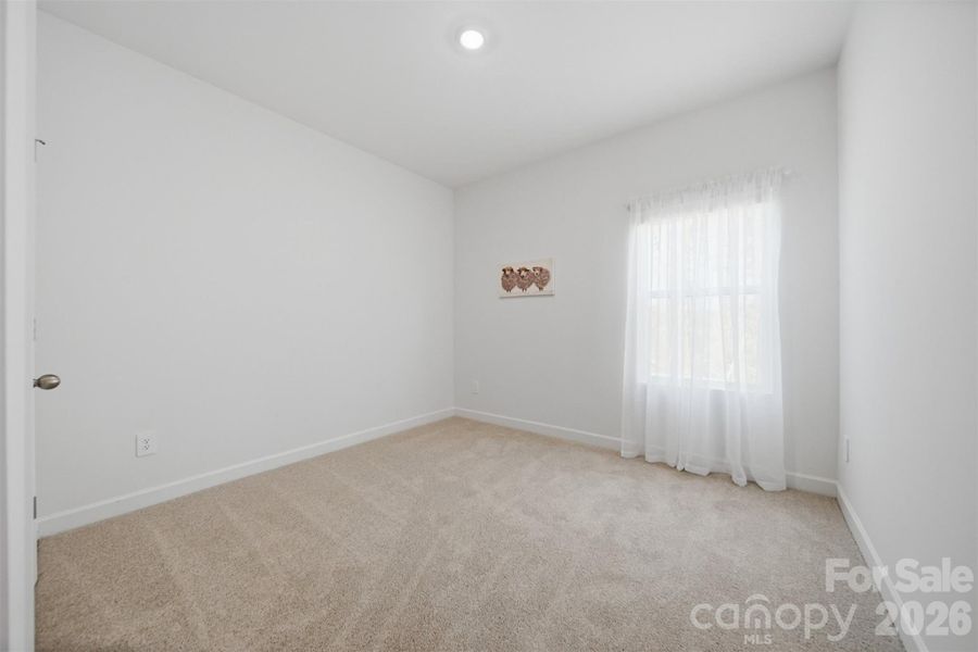 Spacious, unfurnished interior of a new home in Buffalo Ridge, Newton (Image 39).