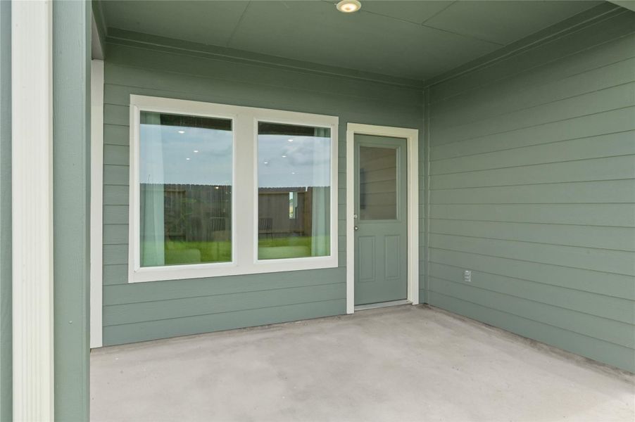 Exterior details and patio area of a home in Holly Ridge, Rosenberg (Image 25).
