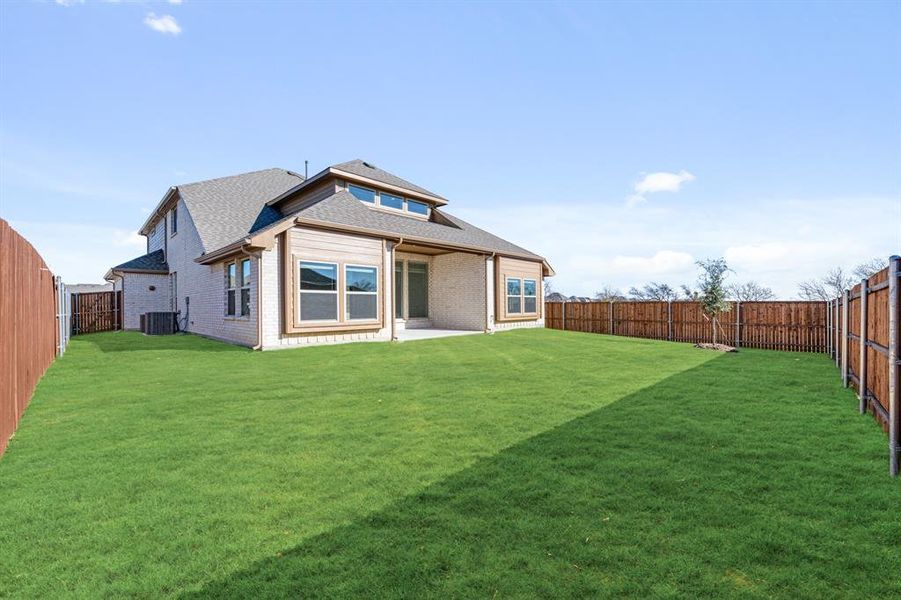 Exterior details and patio area of a home in Timberbrook, Justin (Image 26).