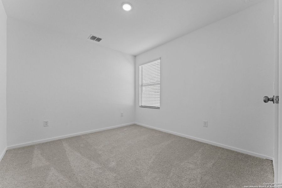 Spacious, unfurnished interior of a new home in Torian Village: Belmar Collection, San Antonio (Image 9).