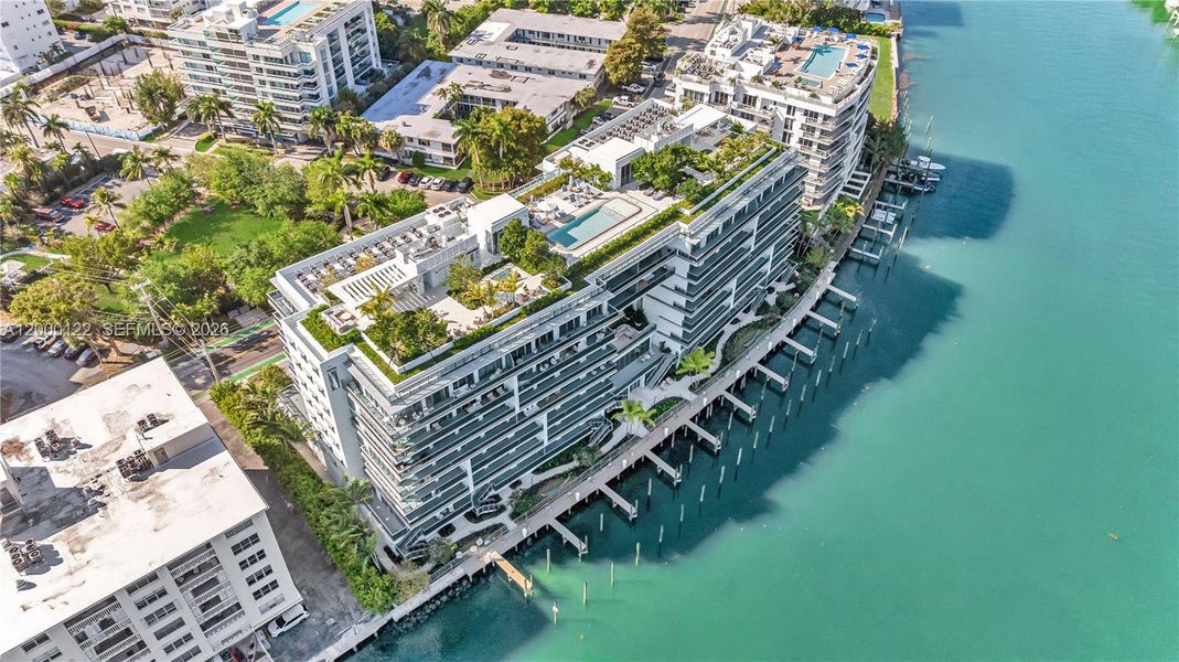 Condo located in Miami Beach, FL showcasing its design and architecture (Image 34).