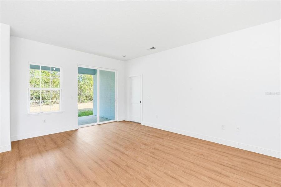 Spacious, unfurnished interior of a new home in , Ocala (Image 18).