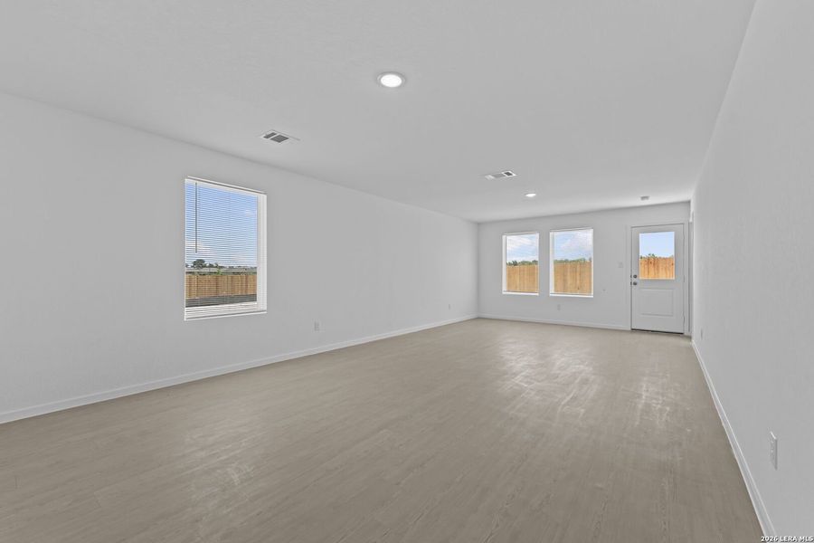 Spacious, unfurnished interior of a new home in Guadalupe Ridge, New Braunfels (Image 12).