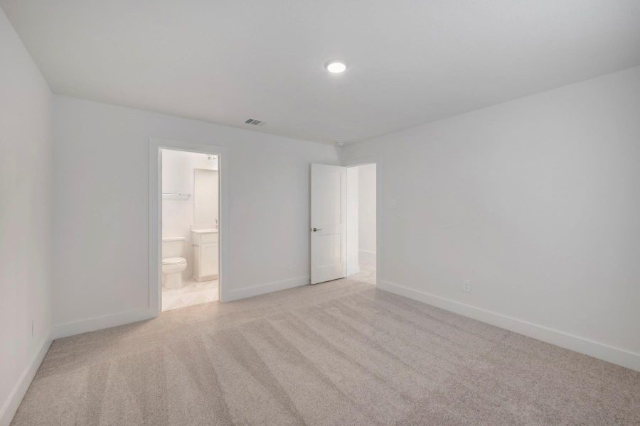 Spacious, unfurnished interior of a new home in Sorella, Tomball (Image 24).