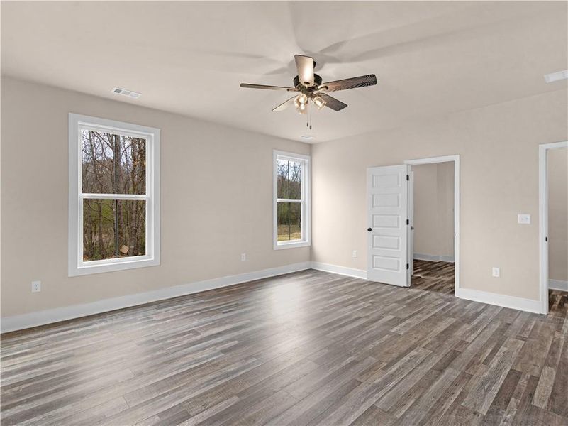 Spacious, unfurnished interior of a new home in , Mansfield (Image 33).