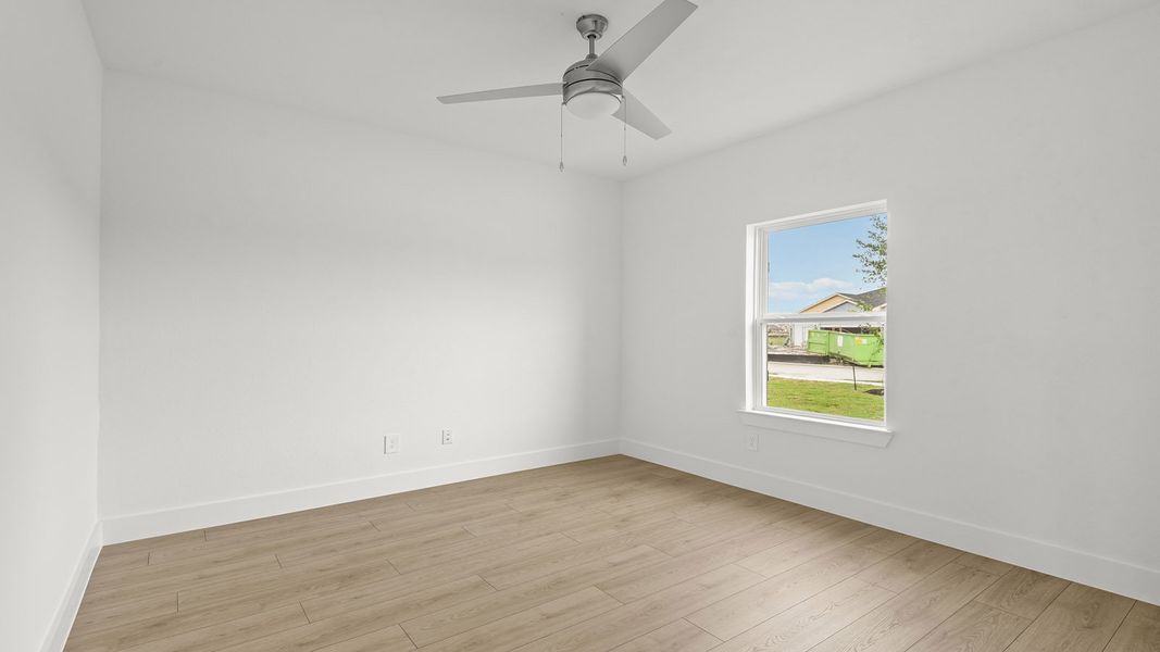 Spacious, unfurnished interior of a new home in Riverside Estates, Mont Belvieu (Image 11).
