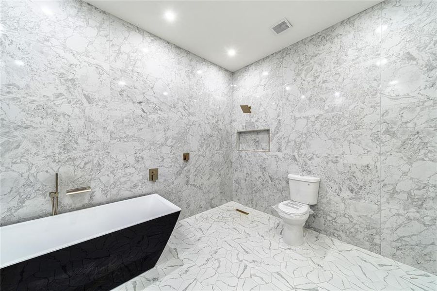 Furnished interior view inside a new home in , Dallas (Image 12).