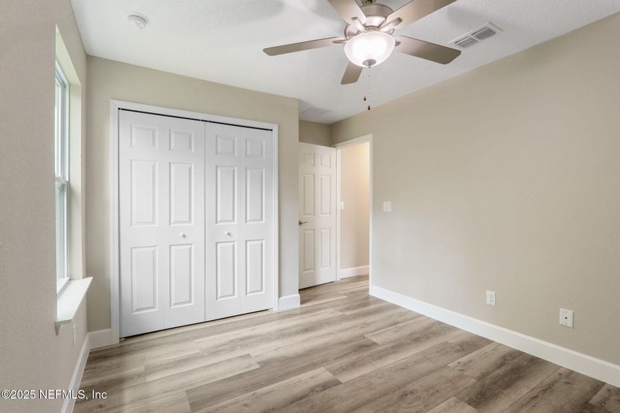 Spacious, unfurnished interior of a new home in , Jacksonville (Image 9).