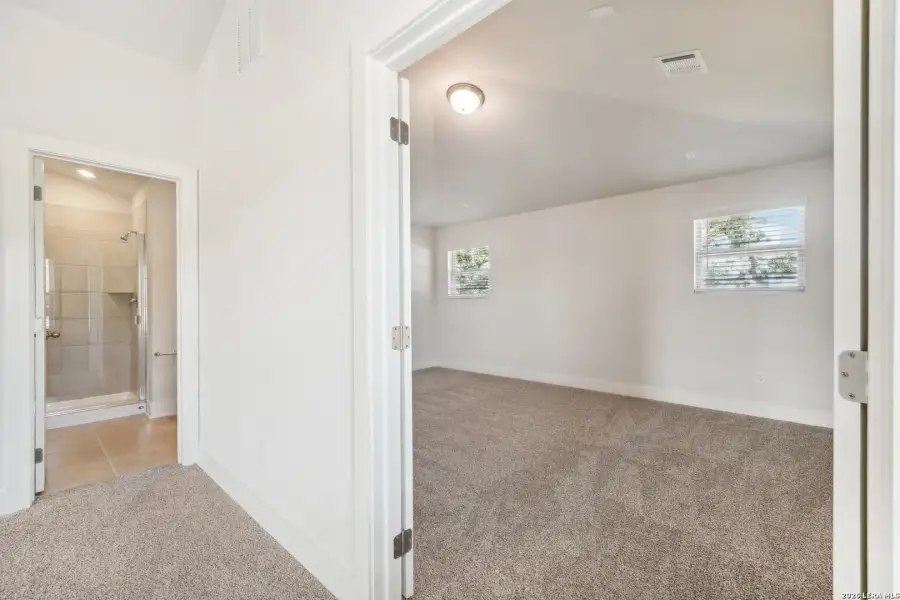 Spacious, unfurnished interior of a new home in , San Antonio (Image 16).