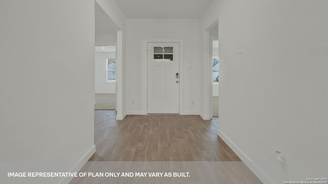 Spacious, unfurnished interior of a new home in Sonoma Oaks, Fredericksburg (Image 14).