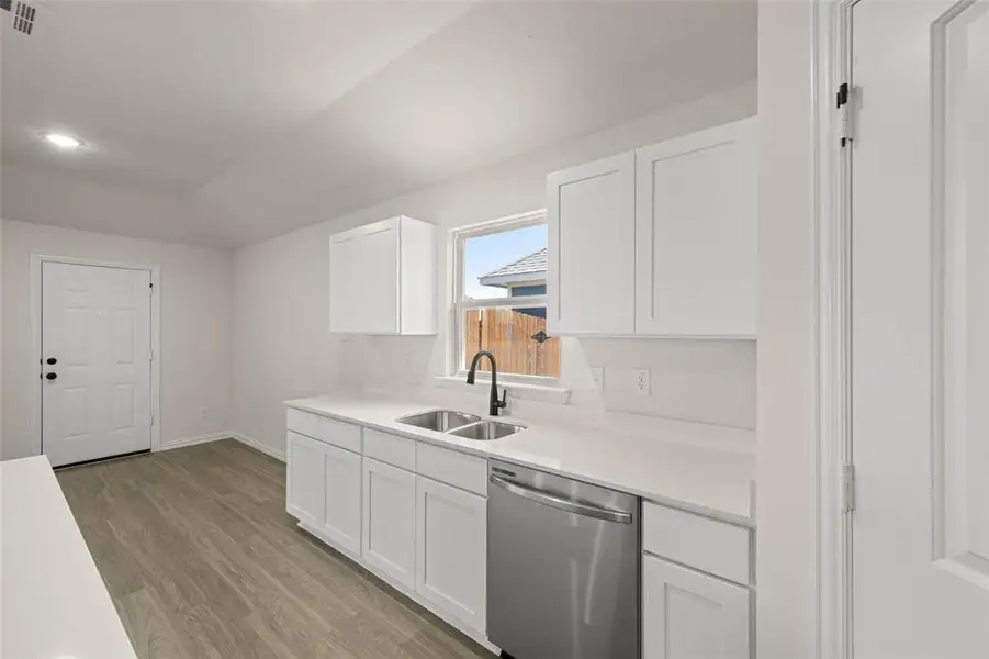 426 Rose- Kitchen-3