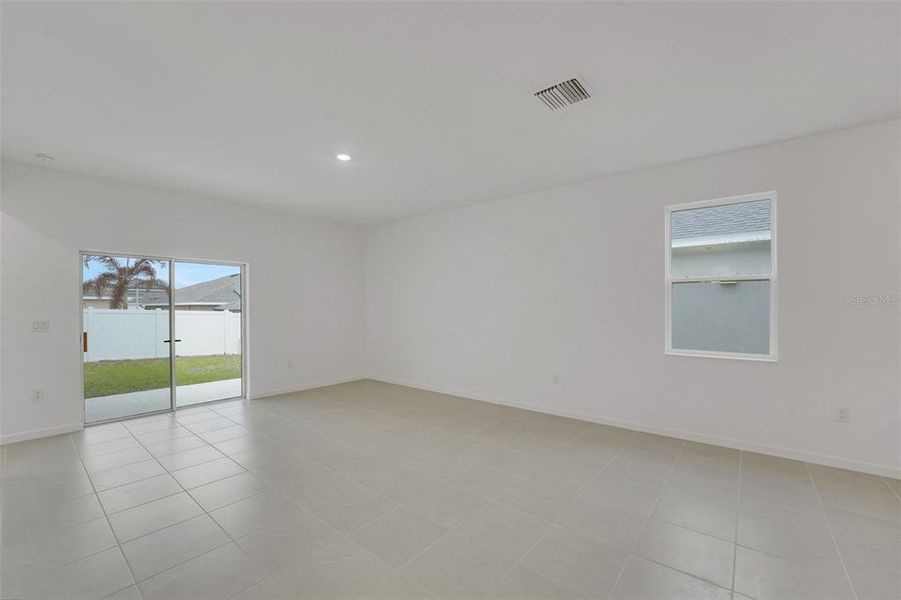 Spacious, unfurnished interior of a new home in Cypress Park Estates, Haines City (Image 30).