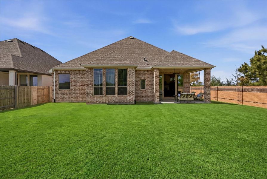 Exterior details and patio area of a home in Elyson, Katy (Image 3).