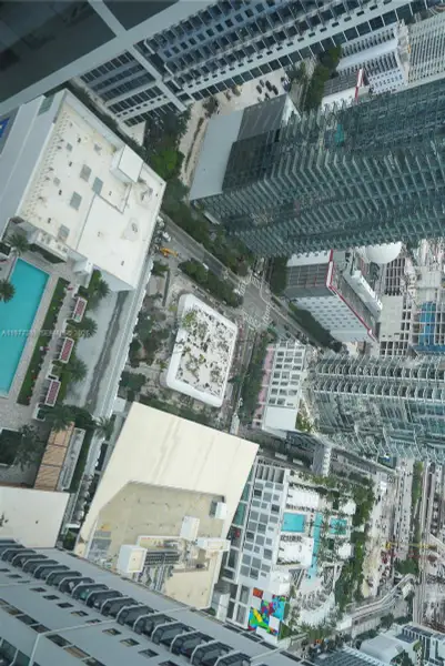 Condo located in Miami, FL showcasing its design and architecture (Image 3).