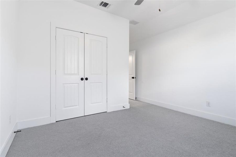 Spacious, unfurnished interior of a new home in , Hickory Creek (Image 21).