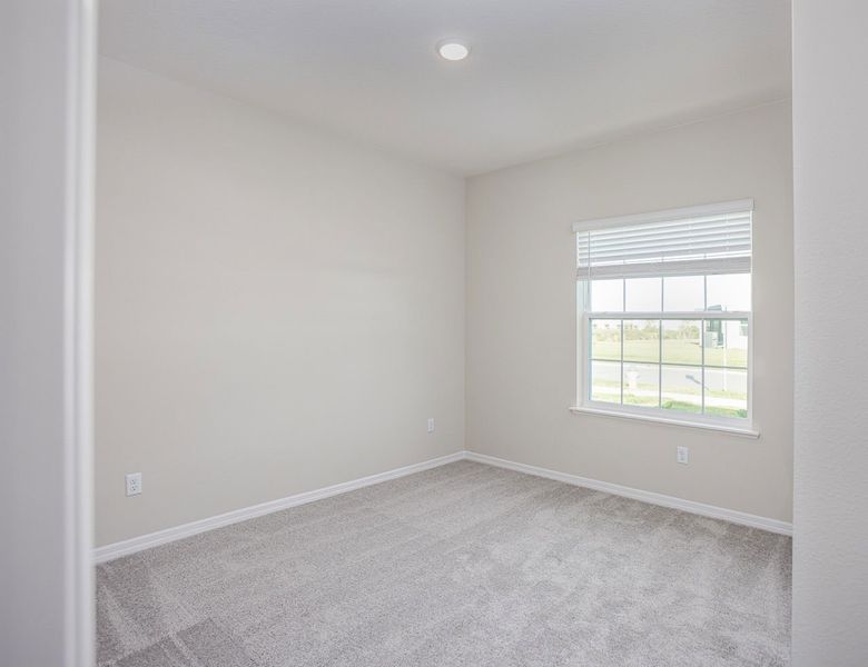 Spacious, unfurnished interior of a new home in Oakstone Farms, Leesburg (Image 43).