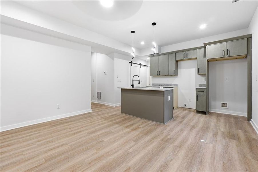 Spacious, unfurnished interior of a new home in , Atlanta (Image 31).