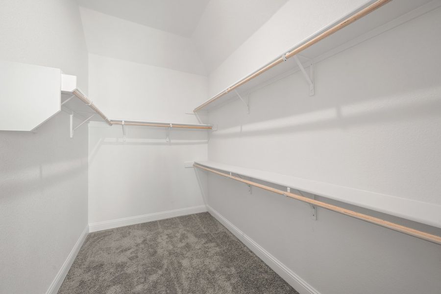 Spacious, unfurnished interior of a new home in Myrtle Creek, Waxahachie (Image 30).