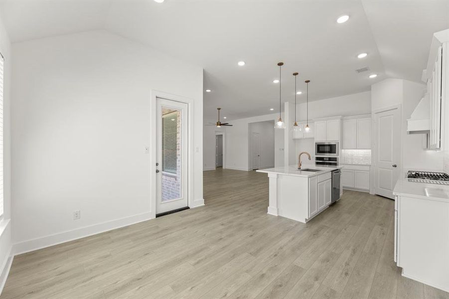 17. 2904 Barbary - Dining (2)