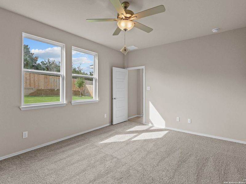 Spacious, unfurnished interior of a new home in Royal Crest, San Antonio (Image 25).
