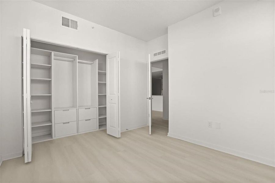 Spacious, unfurnished interior of a new home in , Orlando (Image 38).