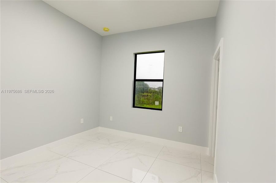 Spacious, unfurnished interior of a new home in , Lehigh Acres (Image 17).