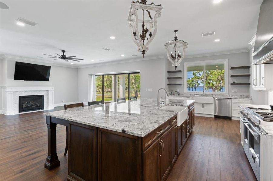 Furnished interior view inside a new home in , Thonotosassa (Image 14).