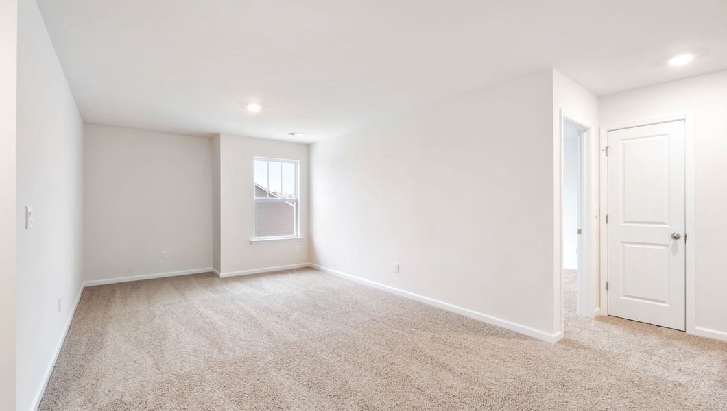 Spacious, unfurnished interior of a new home in Hunters Ridge, Woodruff (Image 22).