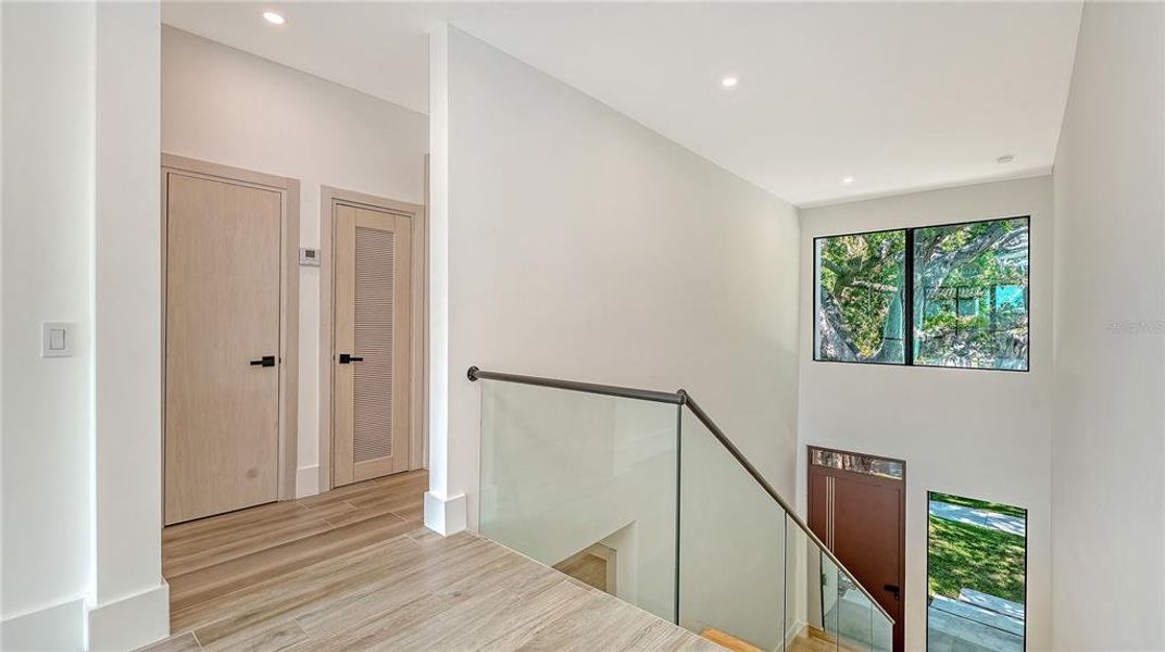 Spacious, unfurnished interior of a new home in , Sarasota (Image 42).