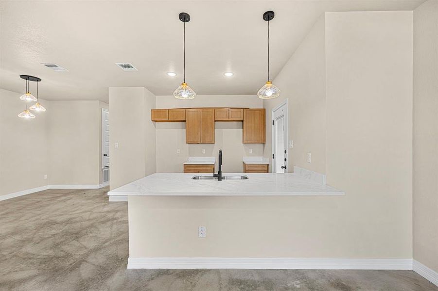Furnished interior view inside a new home in , Killeen (Image 7).