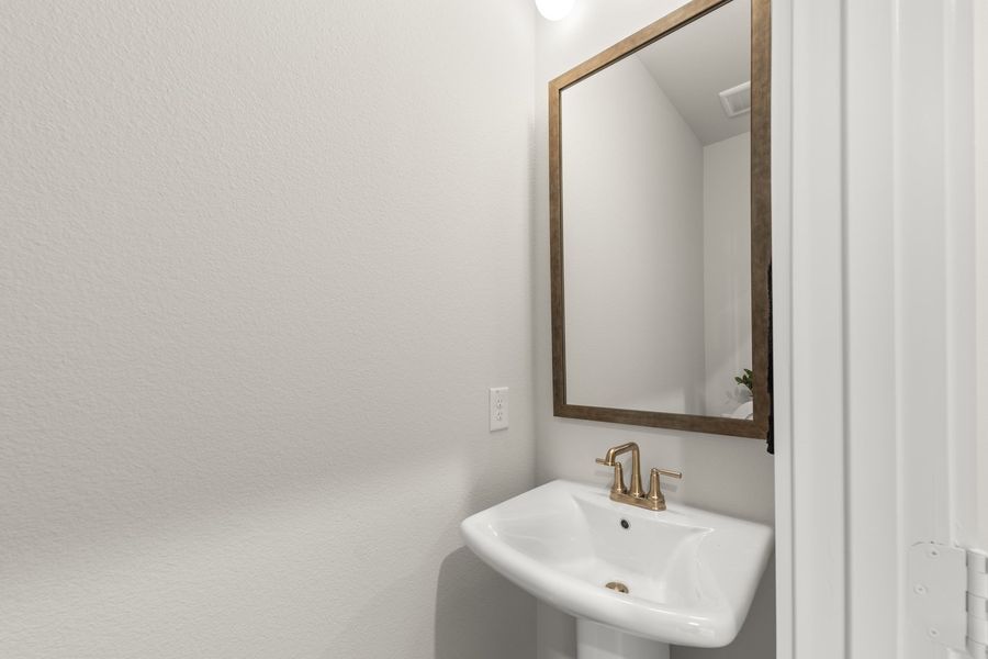 Close-up of interior finishes inside a home in Willow Grove, Melissa (Image 13).