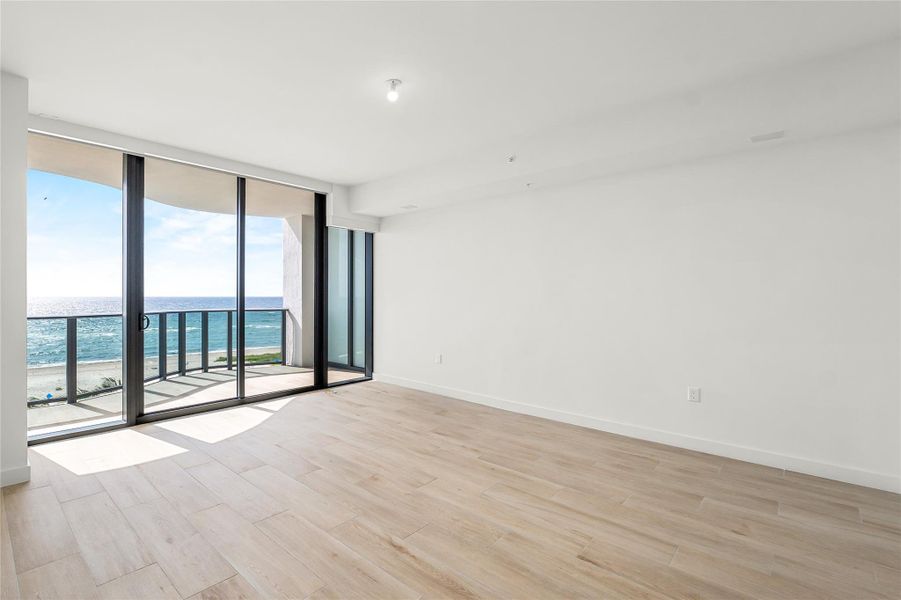 Spacious, unfurnished interior of a new home in Casamar, Pompano Beach (Image 19).