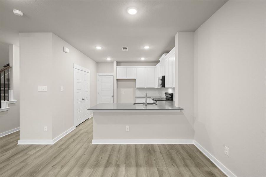 226 Wagon Spoke- Kitchen-1