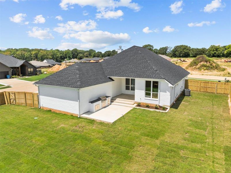 Exterior details and patio area of a home in , Lindale (Image 4).