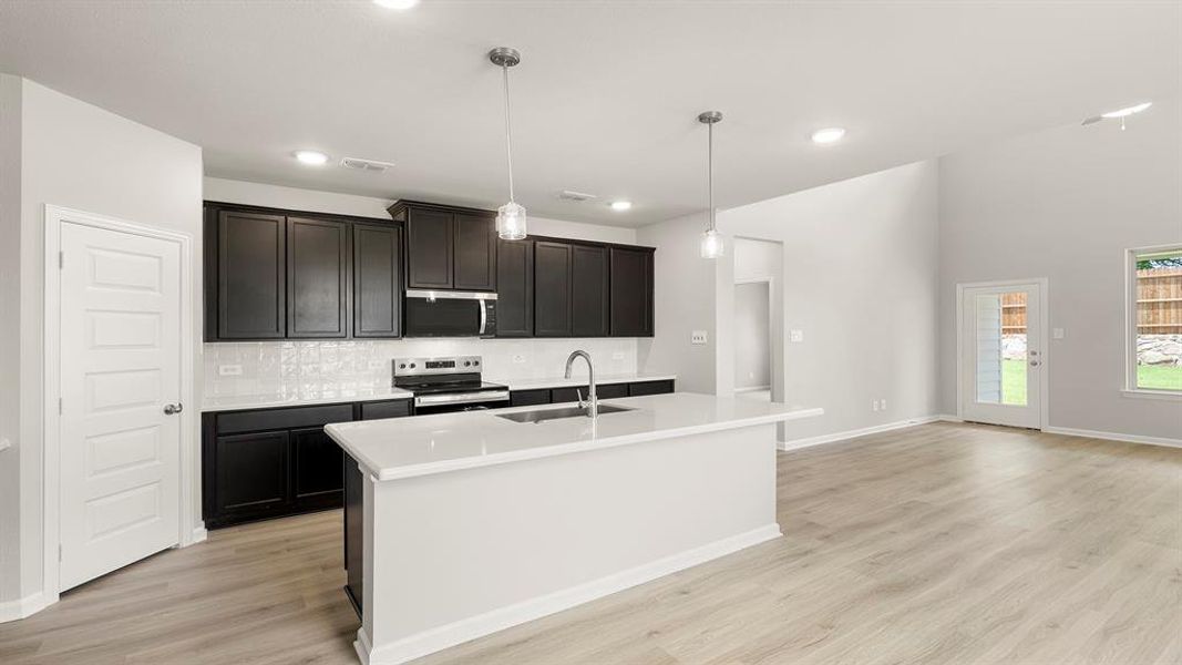 04. 1720 Edgeway - Kitchen (2)