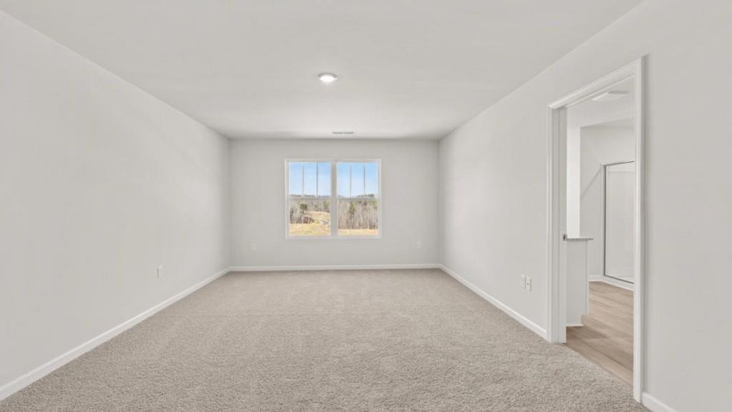 Spacious, unfurnished interior of a new home in Oconee Overlook, Gainesville (Image 27).