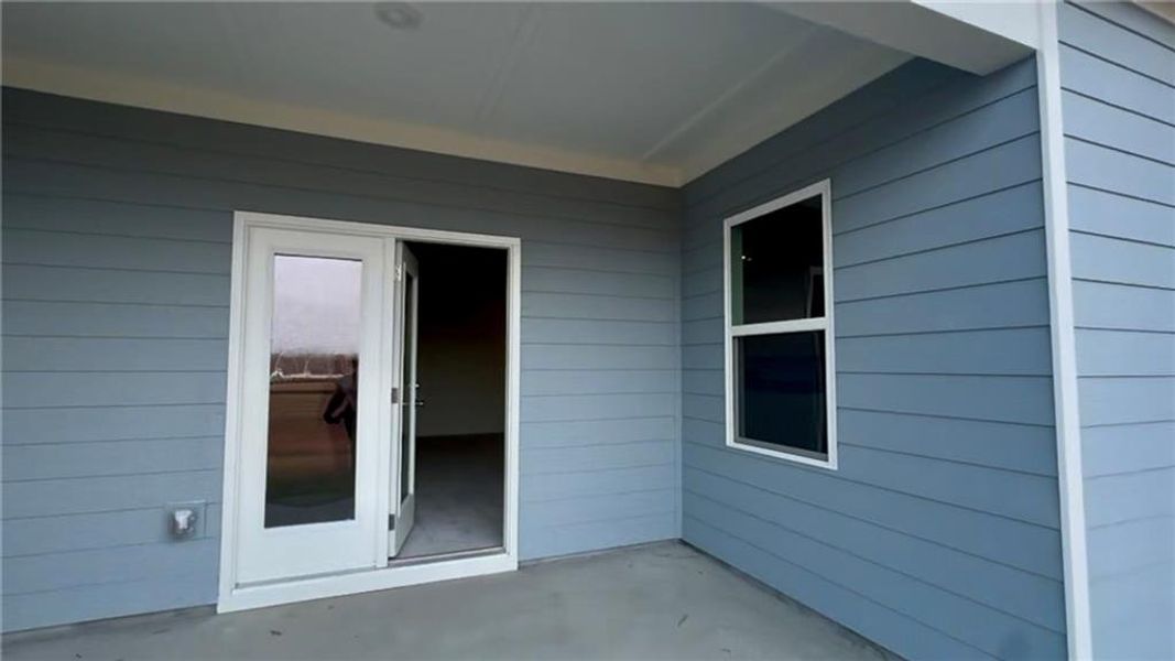 Exterior details and patio area of a home in Mt. Tabor Ridge, Dallas (Image 3).