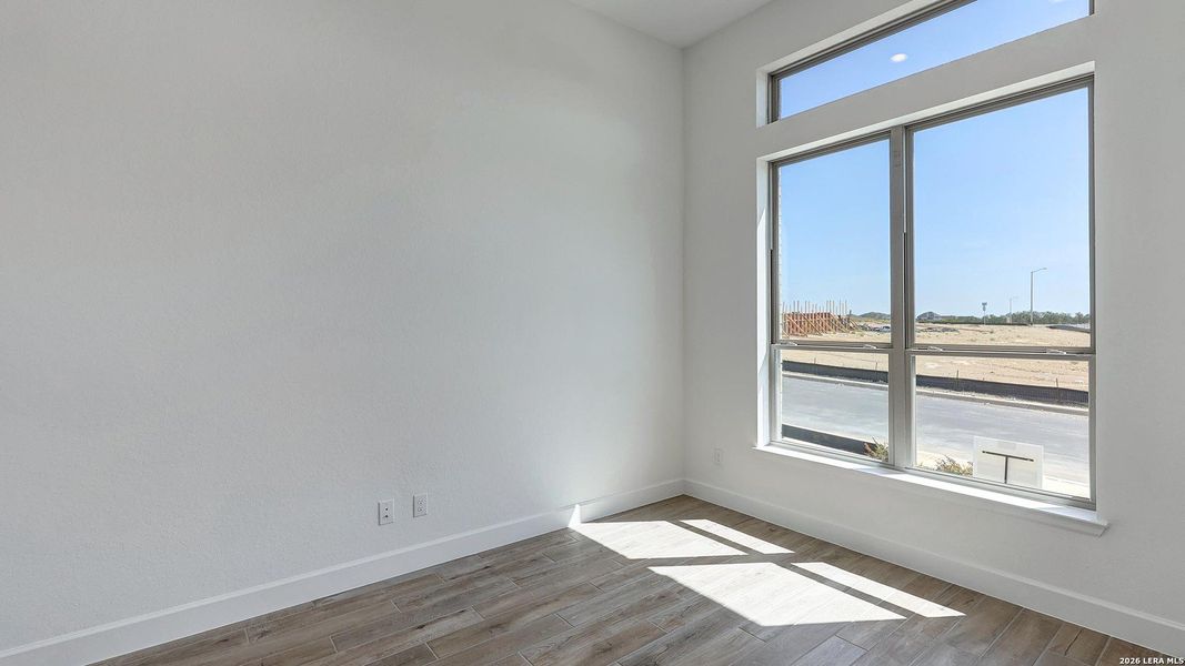 Spacious, unfurnished interior of a new home in Ladera, San Antonio (Image 15).