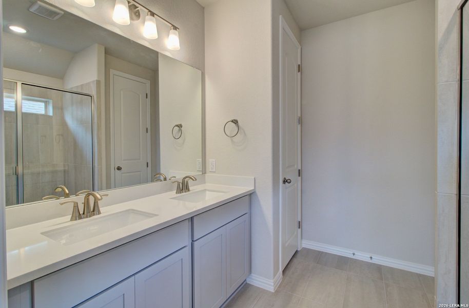 Furnished interior view inside a new home in Clear Creek, New Braunfels (Image 9).
