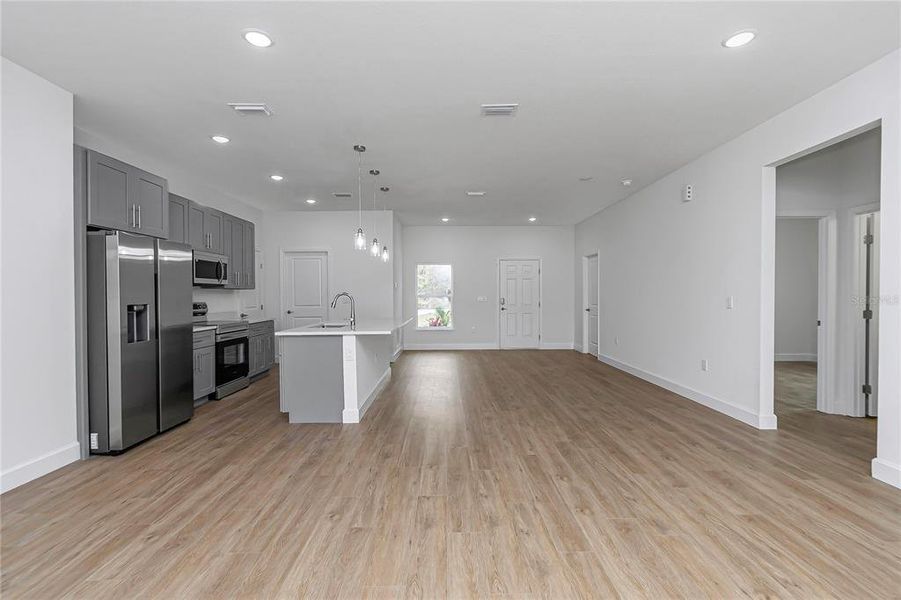 Spacious, unfurnished interior of a new home in , Ocala (Image 31).