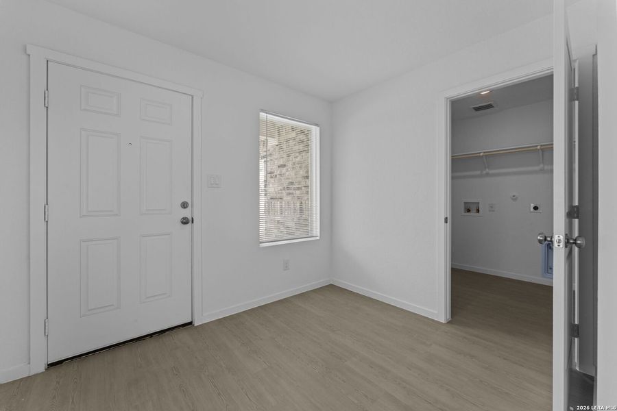 Spacious, unfurnished interior of a new home in Higdon Crossing, San Antonio (Image 20). Spacious, unfurnished interior of a new home in Higdon Crossing, San Antonio (Image 20).