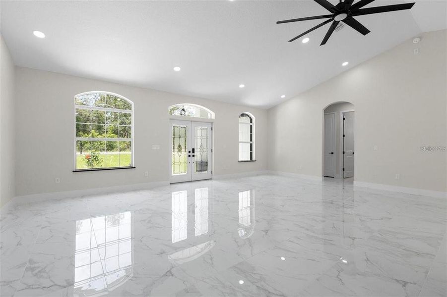 Spacious, unfurnished interior of a new home in , Dunnellon (Image 25).