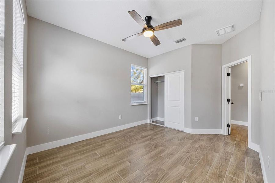 Spacious, unfurnished interior of a new home in , Tampa (Image 32).