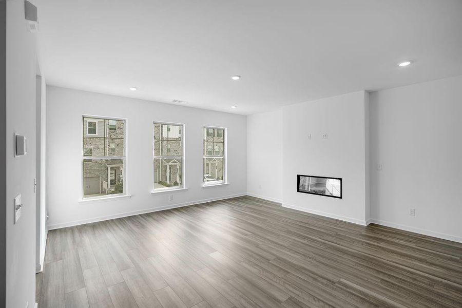 Spacious, unfurnished interior of a new home in Hampton Trace, Marietta (Image 16).