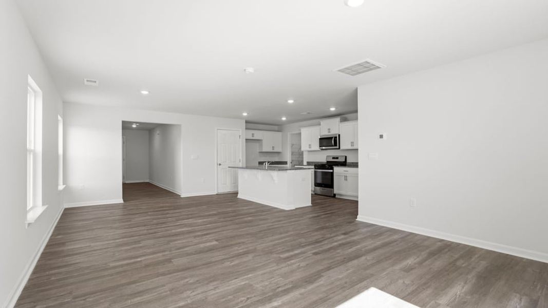 Spacious, unfurnished interior of a new home in Cedar Gap, Fountain Inn (Image 17).