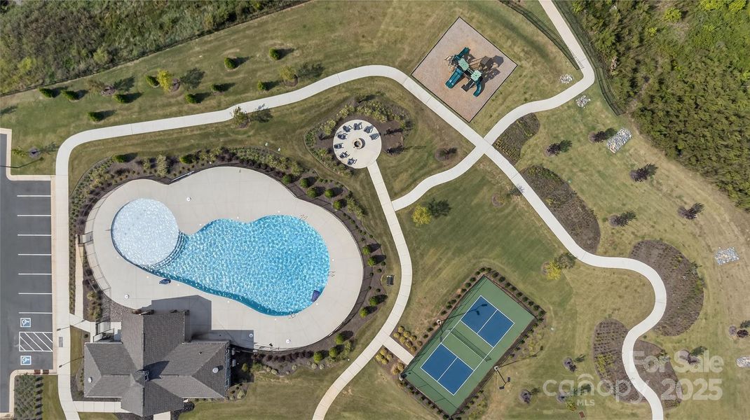Community Pool, Tennis Courts, Playground and so much more! Community Pool, Tennis Courts, Playground and so much more!