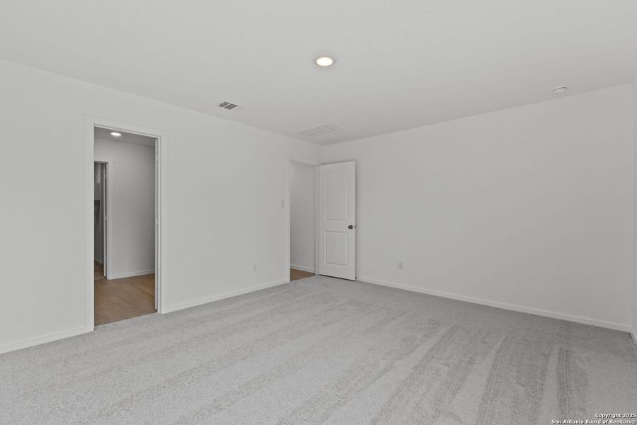 Spacious, unfurnished interior of a new home in Lodi Grove, Floresville (Image 21). Spacious, unfurnished interior of a new home in Lodi Grove, Floresville (Image 21).