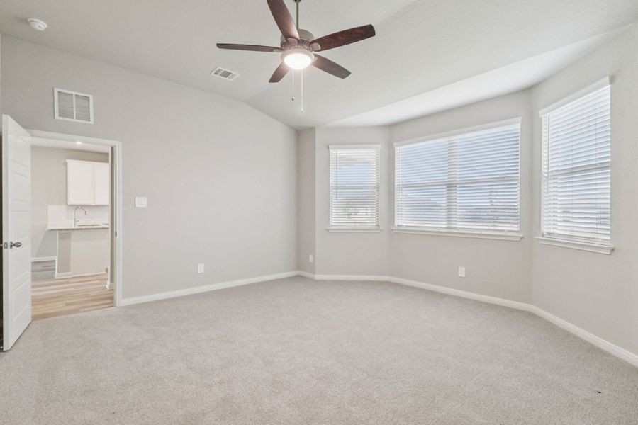 Spacious, unfurnished interior of a new home in Legendary Trails - Premier Series, Cibolo (Image 14).