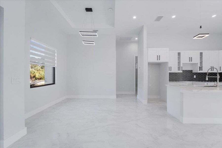 Spacious, unfurnished interior of a new home in , Lehigh Acres (Image 28).