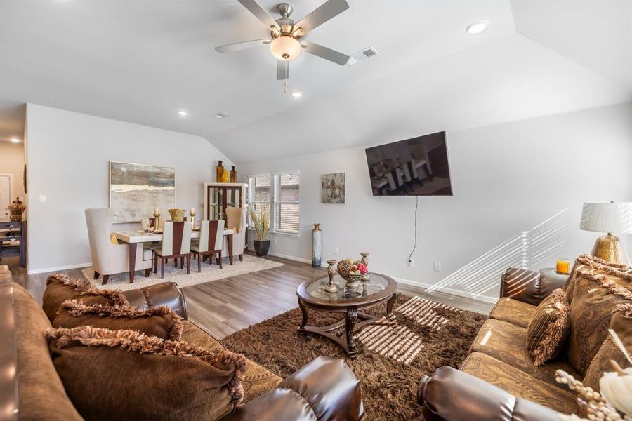 Furnished interior view inside a new home in Prairie Ridge at Goodland, Venus (Image 13). Furnished interior view inside a new home in Prairie Ridge at Goodland, Venus (Image 13).
